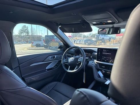 New 2026 Ford Explorer Platinum image 18