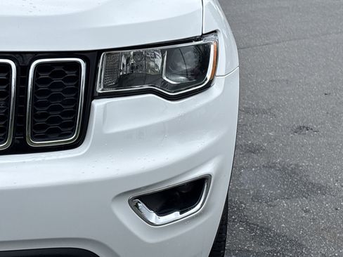Certified 2021 Jeep Grand Cherokee Laredo AWD/4WD image 11