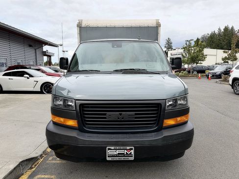 Used 2019 GMC Savana 3500 w/ Driver Convenience Package RWD image 4