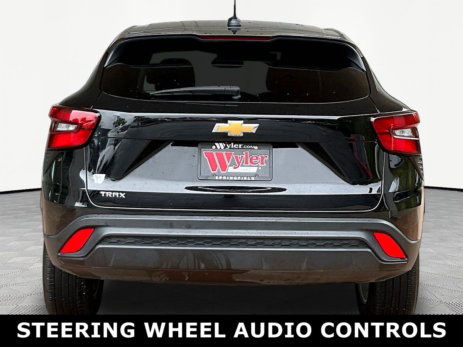 Used 2025 Chevrolet Trax LS w/ LS Convenience Package FWD image 5
