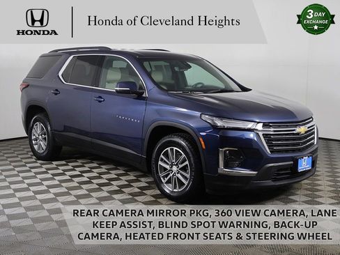 Used 2023 Chevrolet Traverse LT w/ Rear Camera Mirror Package image 1