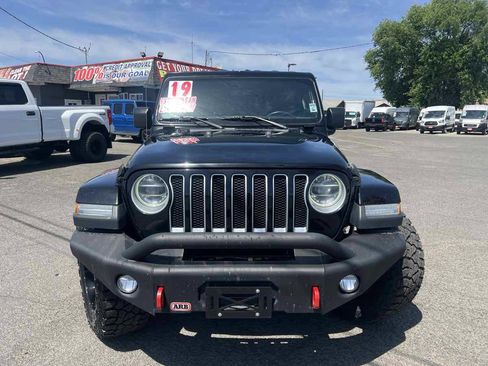 Used 2019 Jeep Wrangler Unlimited Sahara AWD/4WD image 2