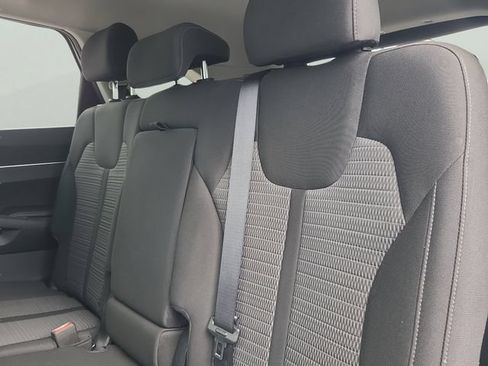 Used 2023 Kia Sorento LX FWD image 9