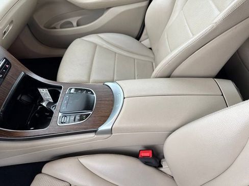 Used 2022 Mercedes-Benz GLC 300 4MATIC image 15