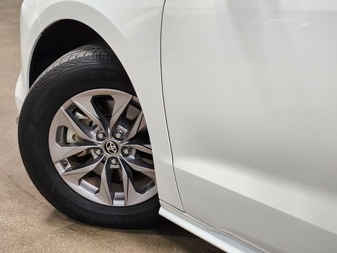 Used 2021 Toyota Sienna LE FWD image 21
