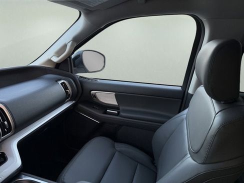 New 2026 Ford Expedition Active image 17