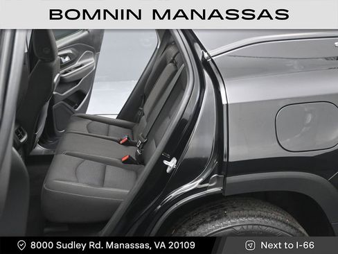 Used 2023 GMC Terrain SLE w/ Driver Convenience Package image 12