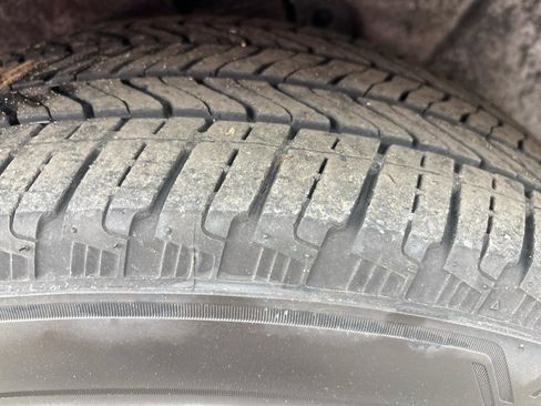 Used 2023 Chevrolet Equinox LT w/ Driver Convenience Package image 6