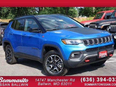 Used 2025 Jeep Compass Trailhawk AWD/4WD image 1