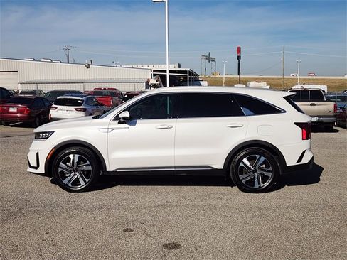 Used 2024 Kia Sorento SX Prestige w/ Panoramic Sunroof Package image 4