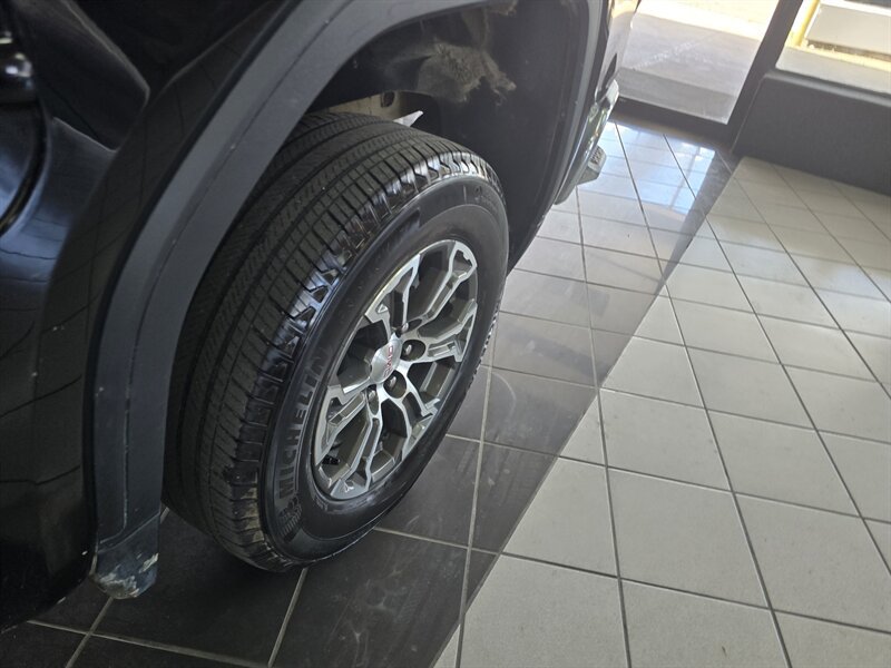 Used 2025 GMC Sierra 1500 SLT AWD/4WD image 41