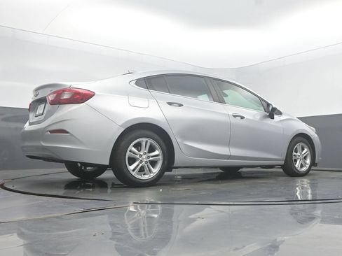 Used 2018 Chevrolet Cruze LT w/ Convenience Package FWD image 53
