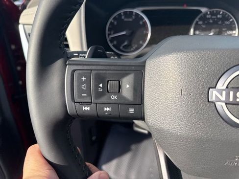 Used 2025 Nissan Rogue SV image 21