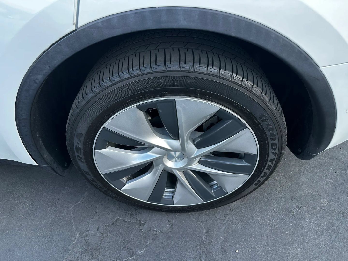 Used 2021 Tesla Model Y Long Range AWD/4WD image 28