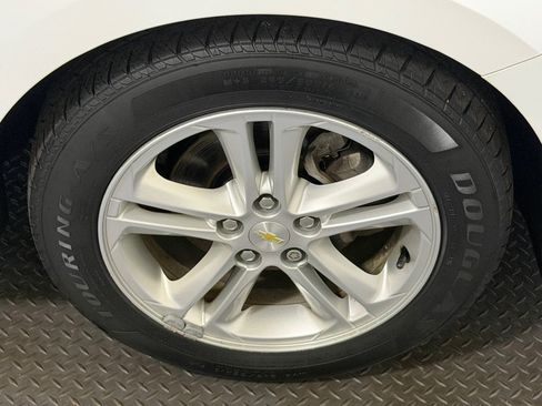 Used 2017 Chevrolet Cruze LT w/ Convenience Package FWD image 17