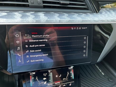 Used 2022 Audi e-tron Premium w/ Convenience Plus Package AWD/4WD image 39
