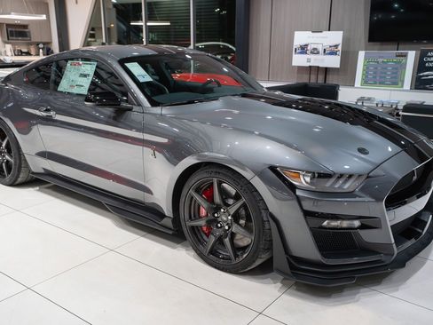Used 2021 Ford Mustang Shelby GT500 w/ Carbon Fiber Track Pack image 17