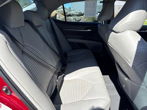 Used 2018 Toyota Camry SE FWD image 14