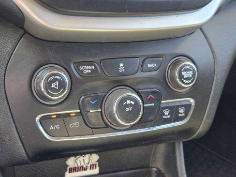 Used 2014 Jeep Cherokee Trailhawk w/ Cold Weather Group AWD/4WD image 36