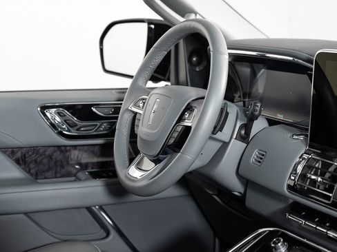 Used 2021 Lincoln Navigator Reserve w/ Cargo Convenience Package image 28