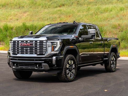 Used 2024 GMC Sierra 2500 Denali w/ Denali Reserve Package AWD/4WD image 3
