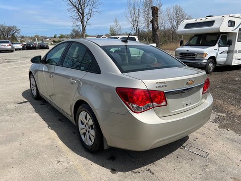 Used 2013 Chevrolet Cruze LS FWD image 17