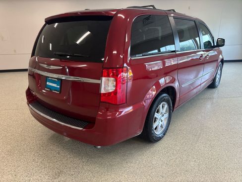 Used 2012 Chrysler Town & Country Touring w/ Entertainment Group #1 FWD image 5