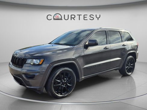 Used 2019 Jeep Grand Cherokee Altitude RWD image 1