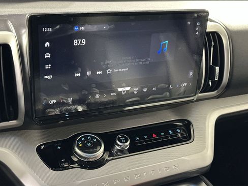 New 2025 Ford Expedition Active image 23