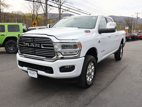 Used 2024 RAM 2500 Laramie AWD/4WD image 3