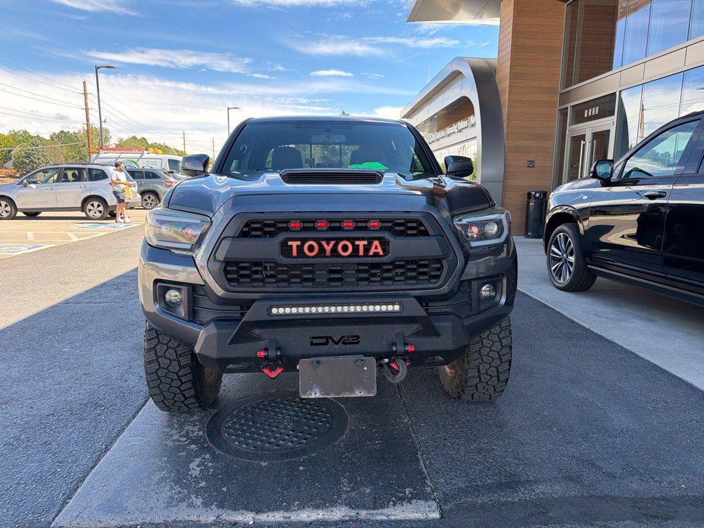 Used 2017 Toyota Tacoma TRD Sport w/ Tow Package (A/T) AWD/4WD image 2