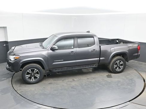 Used 2016 Toyota Tacoma TRD Sport AWD/4WD image 33