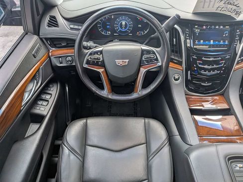 Used 2019 Cadillac Escalade Premium Luxury RWD image 18