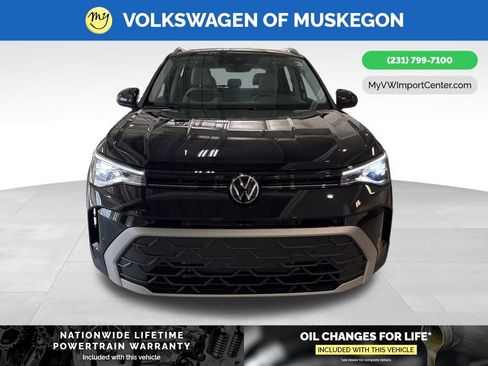 New 2026 Volkswagen Taos SE image 2