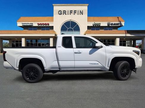 Used 2024 Toyota Tacoma SR5 image 3