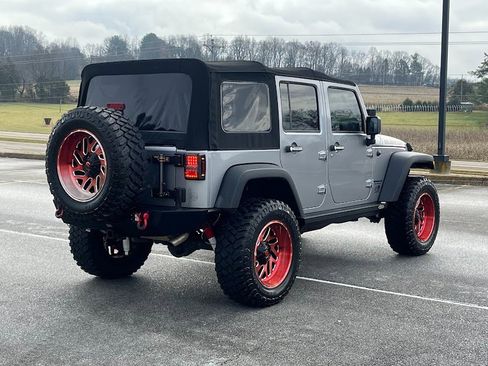 Used 2017 Jeep Wrangler Unlimited Rubicon w/ Connectivity Group image 20