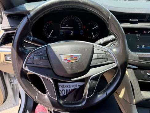 Used 2019 Cadillac XT5 FWD image 16