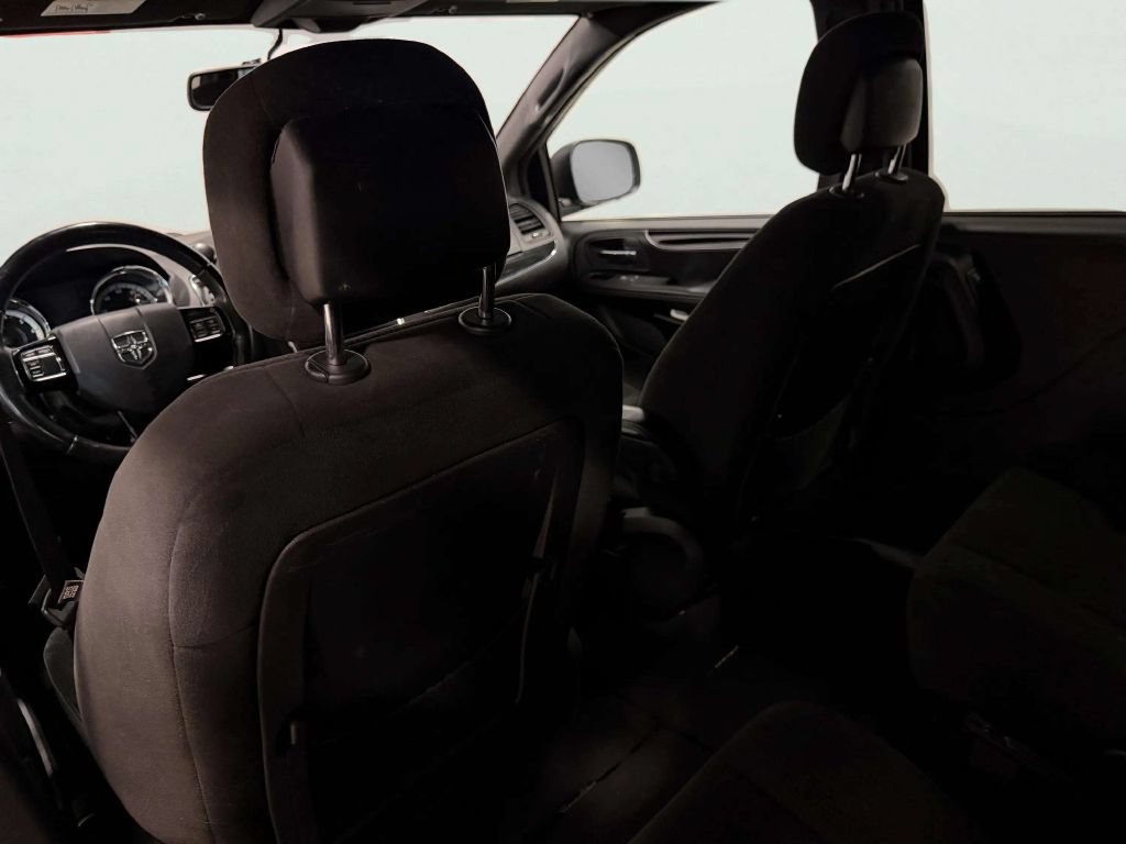 Used 2016 Dodge Grand Caravan SE FWD image 18