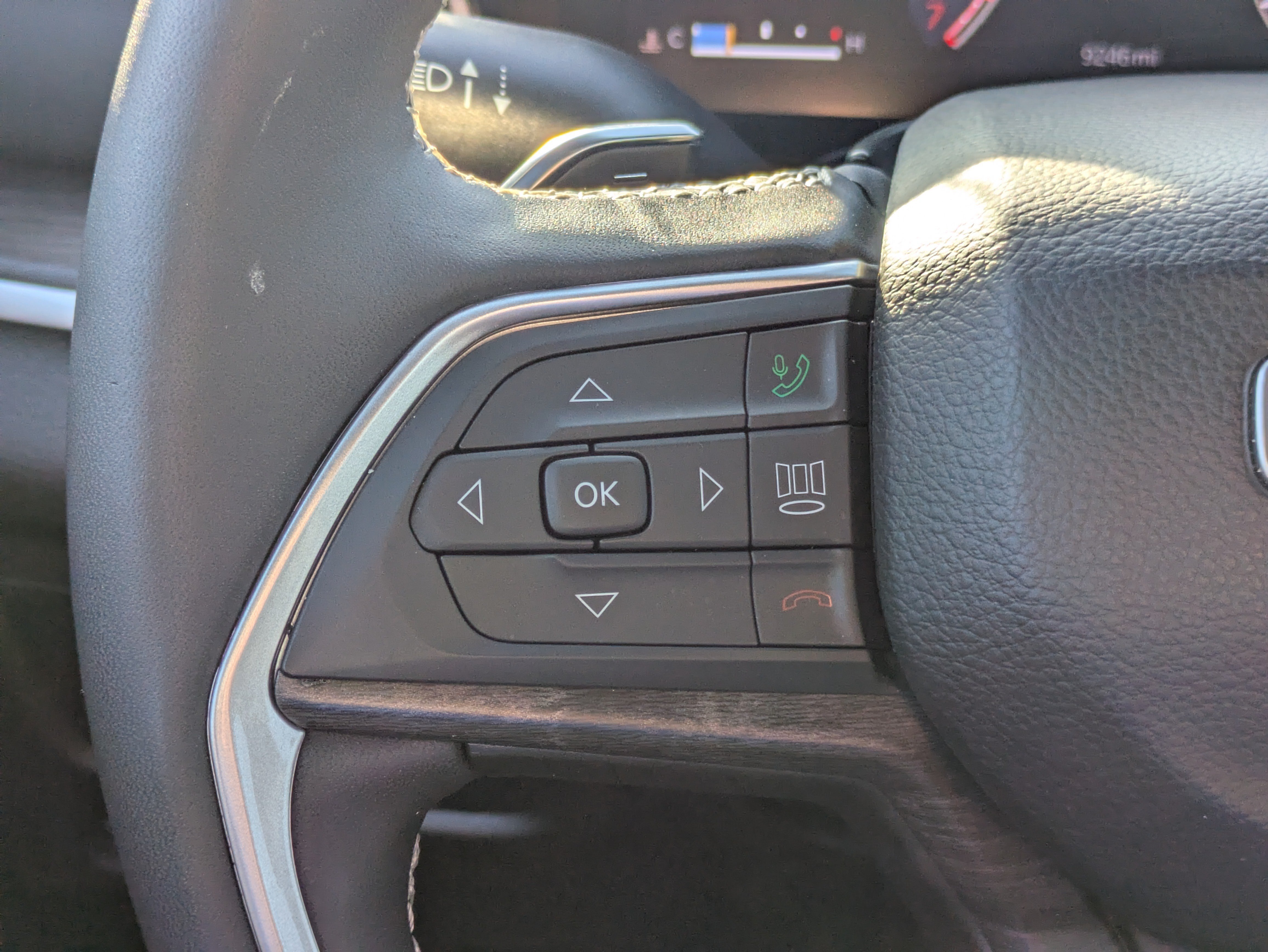 Used 2025 Jeep Grand Cherokee L Limited RWD image 13
