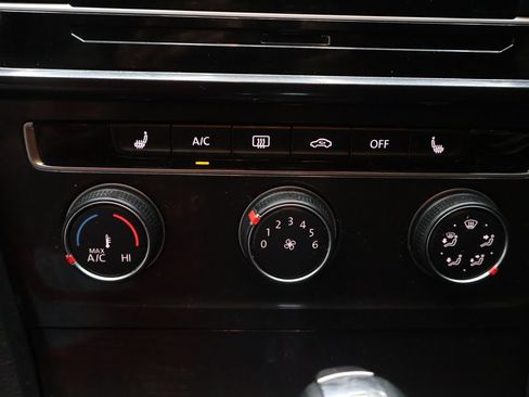 Used 2019 Volkswagen Golf S AWD/4WD image 24