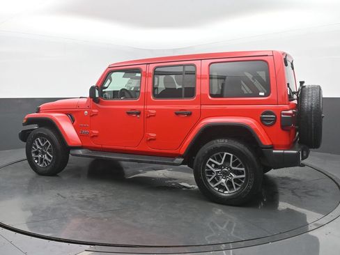 Used 2024 Jeep Wrangler Unlimited Sahara w/ Technology Group AWD/4WD image 3