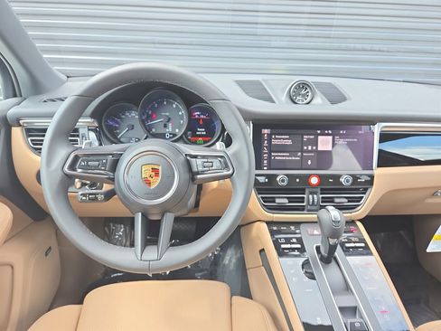 New 2026 Porsche Macan image 8