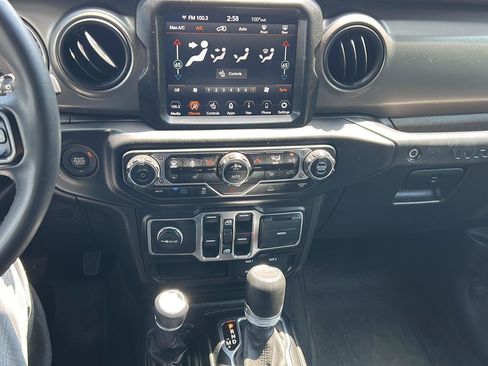 Used 2023 Jeep Wrangler Unlimited w/ Sun & Screen Package AWD/4WD image 13