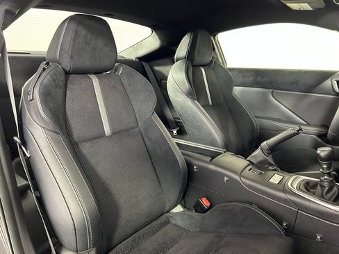 Used 2025 Toyota GR86 Premium w/ Performance Package RWD image 10