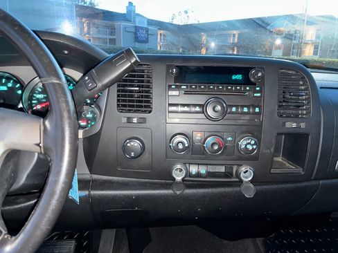 Used 2013 GMC Sierra 2500 SLE w/ Snow Plow Prep Package image 18