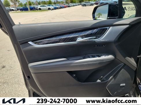 Used 2023 Cadillac XT6 Premium Luxury AWD/4WD image 24