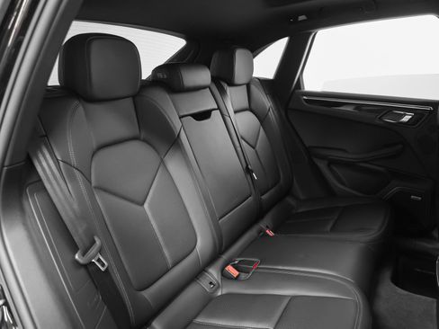 Certified 2021 Porsche Macan AWD/4WD image 22