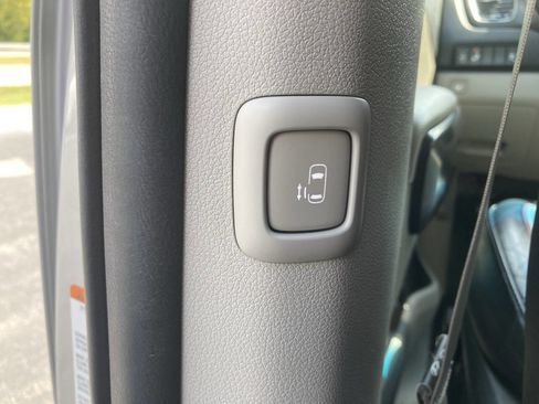 Used 2019 Kia Sedona EX image 34