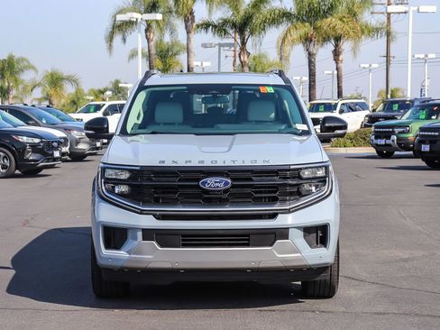 Certified 2025 Ford Expedition Max Platinum w/ Driver's Package AWD/4WD image 2