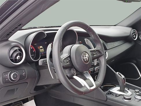 Used 2022 Alfa Romeo Giulia Sprint image 12